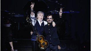 McCartney y Starr, volvieron a compartir escenario para recordar viejos tiempos.