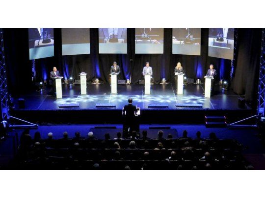 La ONG Argentina Debate y la Justicia Electoral suscribieron un acuerdo para la organización del evento del año próximo. La CNE será la encargada de arbitrar en caso de falta de acuerdos entre los futuros candidatos.