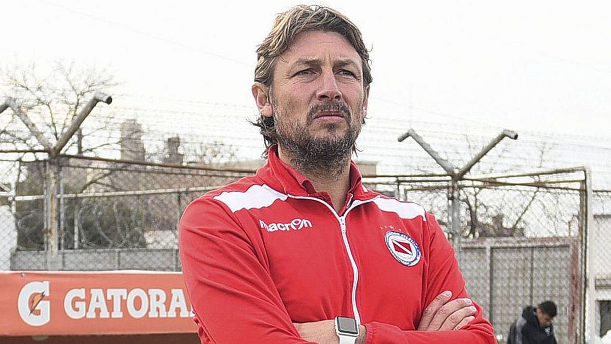 Independiente va por Heinze, pero hay varios nombres en carpeta para ser nuevo DT