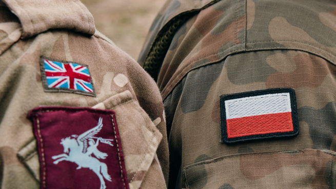 Londres y Varsovia refuerzan su cooperación militar en medio de la tensión con Moscú.