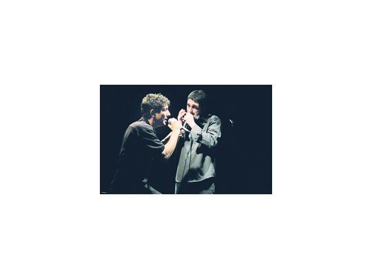 Javier «Cardenal» Domínguez es un cantor a la vieja usanza que no le teme a los arreglos audaces y el armoniquista Franco Luciani es un admirable continuador de la obra y la escuela de Hugo Díaz.