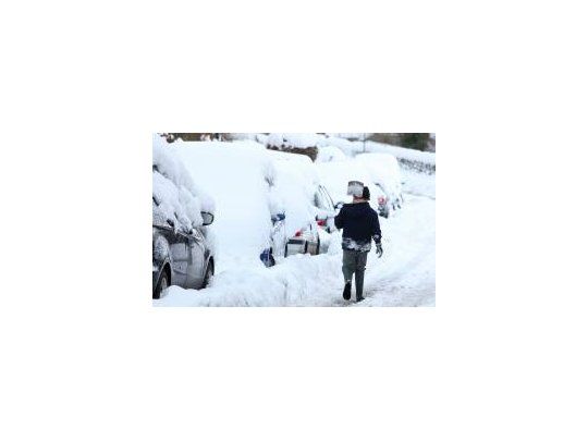 En el Reino Unido la nieve cubría muchas regiones con capas de 2 a 5 centímetros de espesor.