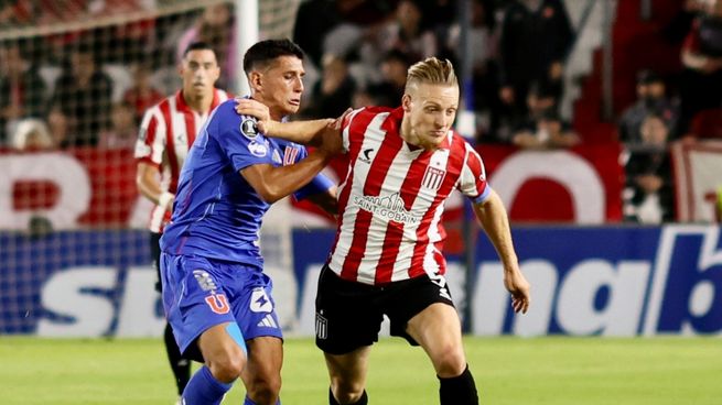 Estudiantes perdió su invicto en la Copa y cayó contra la U de Chile.