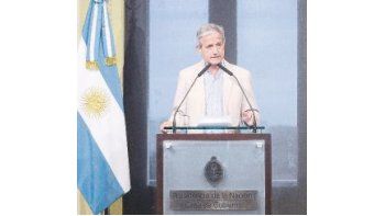 El ministro de Modernización, Andrés Ibarra, ayer explicó los planes para achicar la planta de personal que considera que en algunas áreas tuvo un crecimiento indiscriminado. Avanzará en reflejar los datos de cada ministerio.