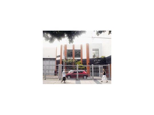 El frente de la empresa familiar electróninca, donde trabaja el hombre secuesrado en la localidad bonaerense de Ranelagh.