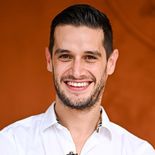 Así es la mansión de Adrián Marcelo: la puerta del Papa, sillones rojos y vistas de Monterrey Así es la mansión de Adrián Marcelo: la puerta del Papa, sillones rojos y vistas de Monterrey