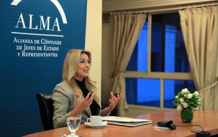 La primera dama argentina y coordinadora de la Alianza de Cónyuges de Jefes de Estado y Representantes (ALMA), Fabiola Yañez, presidió un encuentro virtual en el que se analizó la problemática de la violencia hacia la primera infancia.