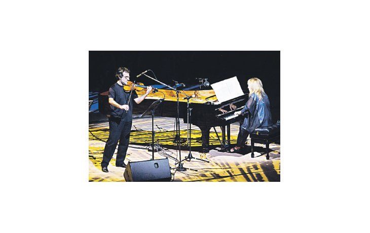 ámbito.com | El dúo clásico de Elías Gurevich y Haydée Schvartz, con una curiosa versión de “Demoliendoo hoteles”, participó con otras formaciones y solistas del desparejo homenaje a Charly García en el Festival “Piano, piano”.