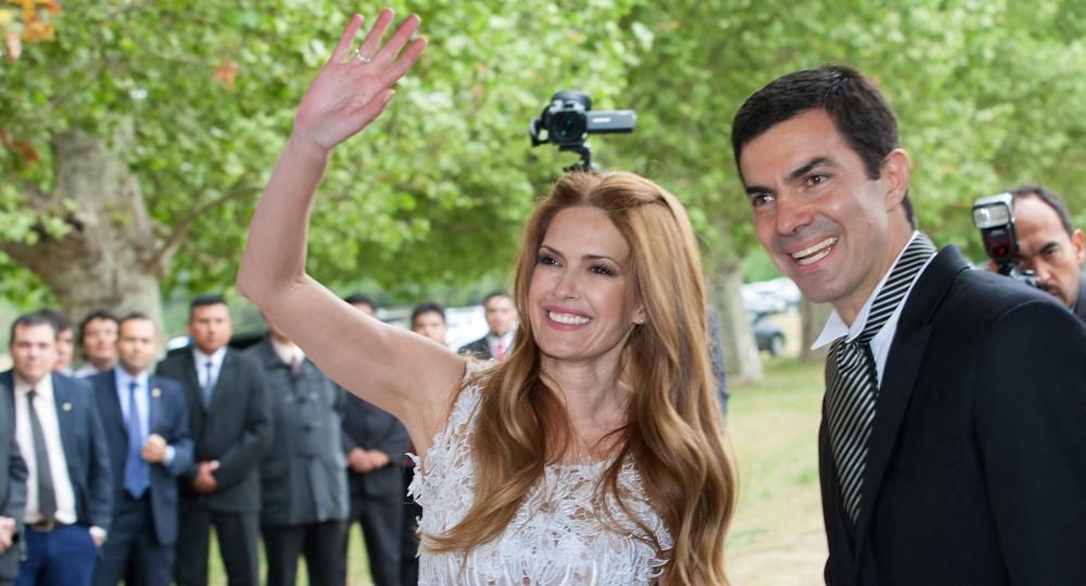 Ante más de 400 invitados, el gobernador Urtubey se casó con Isabel Macedo (foto 1)