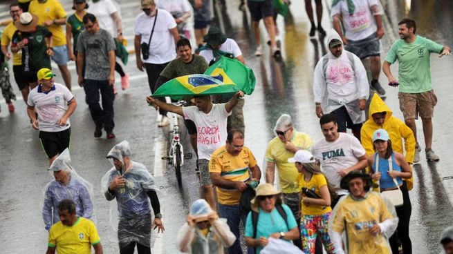 Los manifestantes reclamaban la libertad de Bolsonaro, condenado el 11 de septiembre a 27 años y tres meses de prisión.