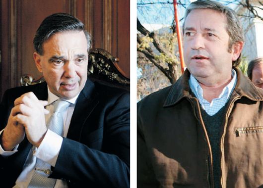 Enemigos íntimos en el Senado: el jefe del bloque kirchnerista, Miguel Ángel Pichetto, y el vicepresidente, Julio Cobos.