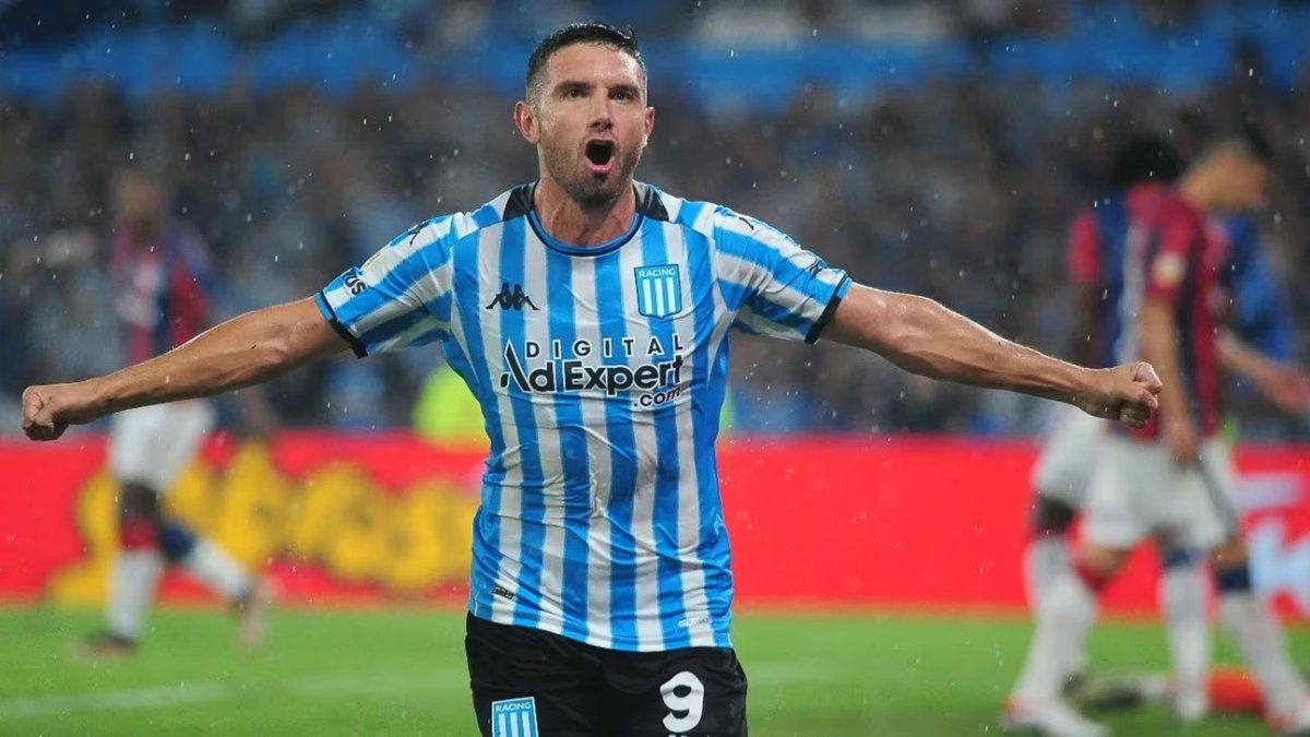 He was a garbage collector, he was imprisoned and he became champion with a great Argentine soccer player as a scorer and figure