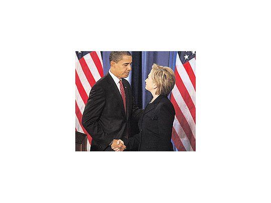 Barack Obama y Hillary Clinton, ayer en Chicago, durantela presentación de parte del gabinete. La ex primera damaeligió palabras de alto perfil luego de ser designada al frentede la política exterior de EE.UU.