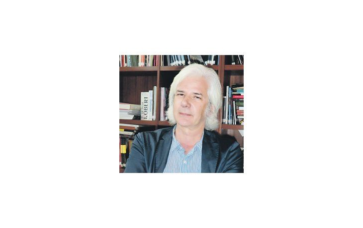 El creador de la editorial Siruela explica que su trilogía nació de «una idea un poco borgiana de escribir una historia de los sueños (...) Lo que he querido es incluir el sueño en la cultura».