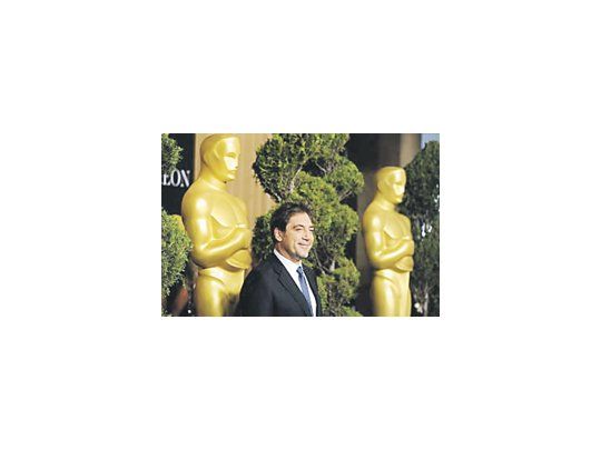 Javier Bardem agradeció emocionado su nominación a mejor actor por «Biutiful»: «No es muy fácil estar aquí con una actuación en español», dijo.