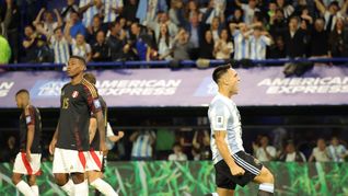 Torazo. Lautaro Martínez anotó un gol sobresaliente tras un centro quirúrgico de Messi.