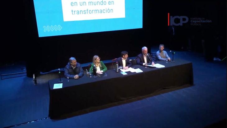 Axel Kicillof, al frente de una actividad del PJ bonaerense. Axel Kicillof, al frente de una actividad del PJ bonaerense.