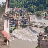 La inundación afectó principalmente al norte de Nepal, cerca de la frontera con China, en una región montañosa atravesada por numerosos ríos.
