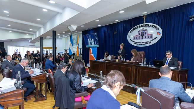 La Legislatura de Tierra del Fuego aprobó la instalación de salmoneras en la provincia.