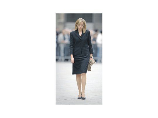 La infanta Cristina podría ir al banquillo acusada de lavado de dinero y fraude fiscal, anticipó ayer un diario español. De pésima imagen, fue la gran ausente en la ceremonia de proclamación del nuevo rey de España, su hermano Felipe VI.