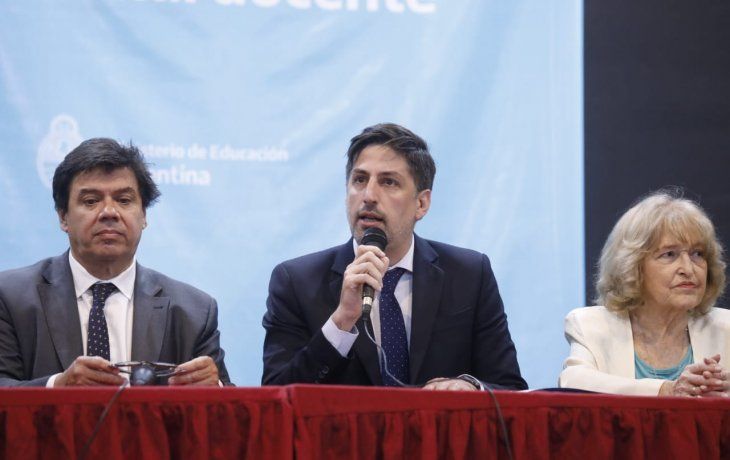 ámbito.com | Moroni, Trotta y Puigróss, en la conferencia posterior al acuerdo por la paritaria docente nacional.jpeg
