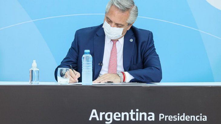 El jefe de Estado, Alberto Fernández, firmó los incentivos para el sector y dijo que aspira a que el acuerdo automotor sea una iniciativa que se replique en muchos otros rubros de la economía.