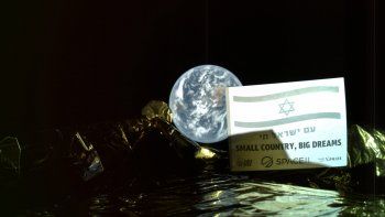 Una selfie desde la Luna: sonda israelí envía foto con la Tierra de fondo