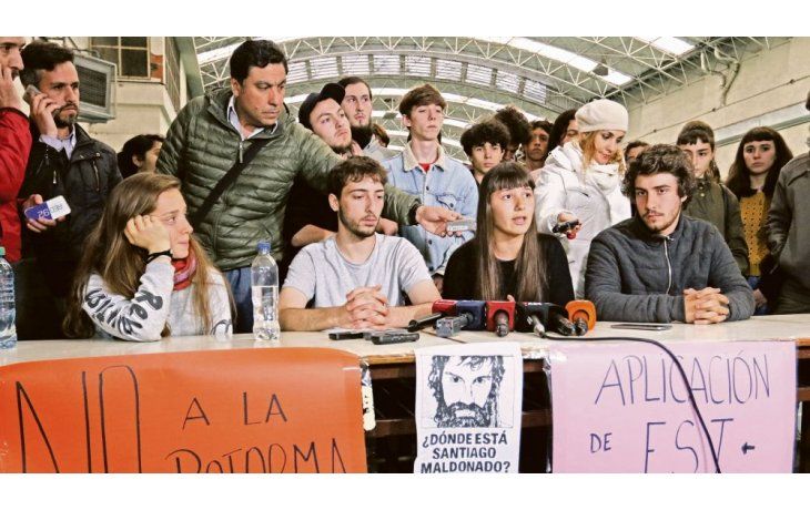 Conferencia. Representantes de centros de estudiantes hablaron con la prensa en el colegio Nicolás Avellaneda.