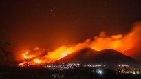 Un incendió se desató el miércoles pasado en Tafí del Valle y los bomberos continúan trabajando en el área.