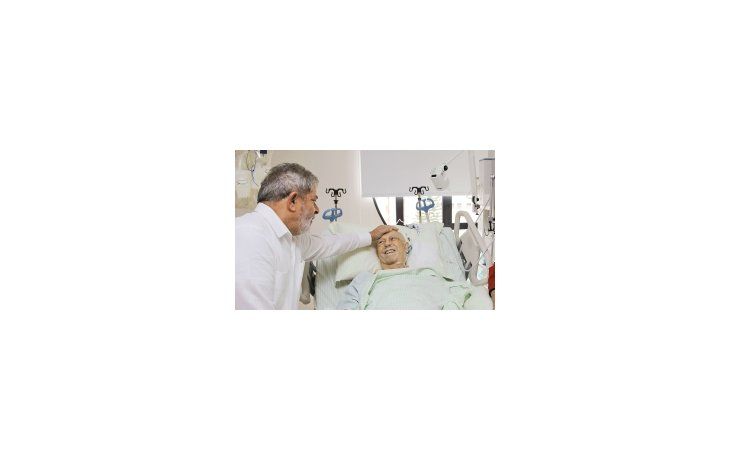 Lula en el hospital en su visita a Alencar.