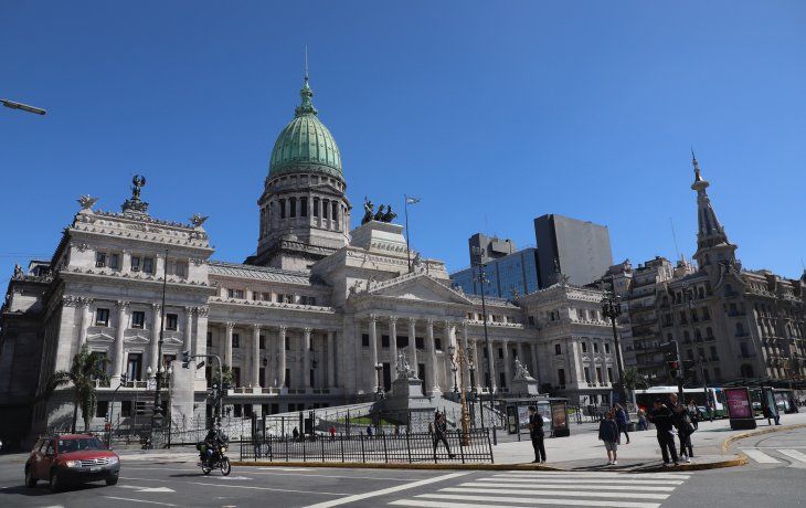 Los senadores electos juran este viernes y asumirán sus bancas el próximo 10 de diciembre. Los senadores electos juran este viernes y asumirán sus bancas el próximo 10 de diciembre.