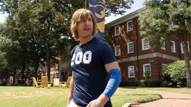 Success in a few days: the new Disney series with Glen Powell who conquered everyone from comedy