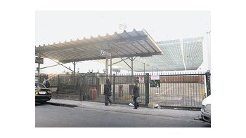 ámbito.com | La playa de estacionamiento de la calle Maipú, entre Sarmiento y av. Corrientes es la primera víctima de las restricciones al tránsito en el microcentro.