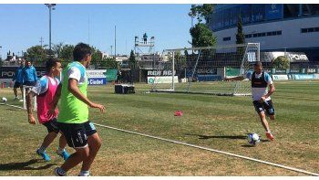 Cocca dispuso diferentes trabajo tácticos para decidir el once titular (Foto: sitio oficial de Racing).