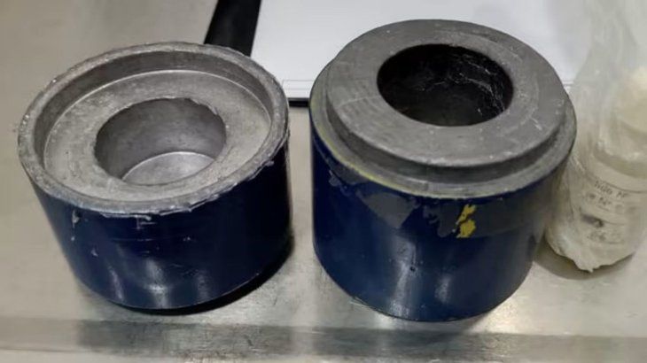 La sustancia quedó guardada en el laboratorio sobre una mesada, dentro de una caja de plomo sin llave de seguridad. La sustancia quedó guardada en el laboratorio sobre una mesada, dentro de una caja de plomo sin llave de seguridad.