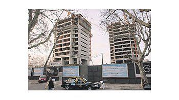 La construcción en algunos barrios es récord, pero no está acompañada por las obras de infraestructura.Por eso, ya hay serios problemas por la falta de gas, agua y otros servicios.
