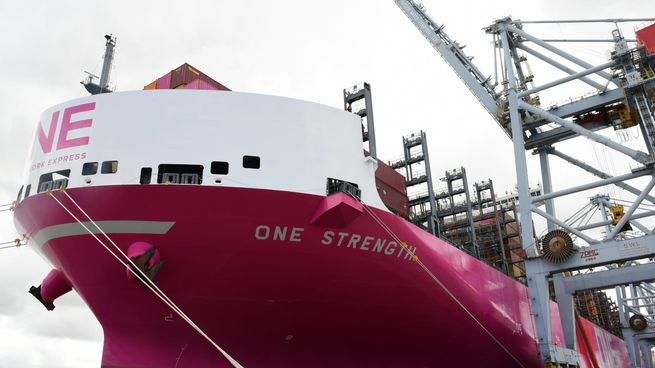 El Puerto de Montevideo recibió a uno de los portacontenedores más grandes del mundo.