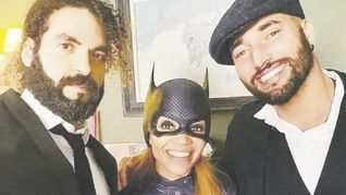 batgirl. Leslie Grace y los directores Bilall Fallah y Adil El Arbi.