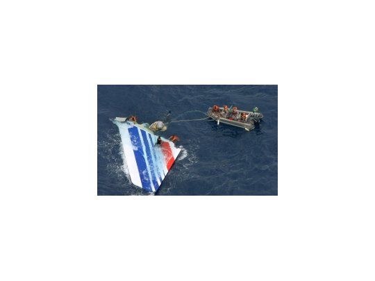 Cinco días después del accidente del Airbus A330 de Air France, se abrió en París una información judicial por homicidios involuntarios.