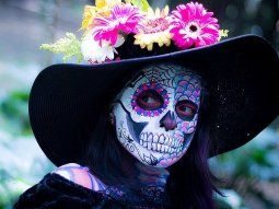 Día de los muertos: celebración en el cementerio de Flores