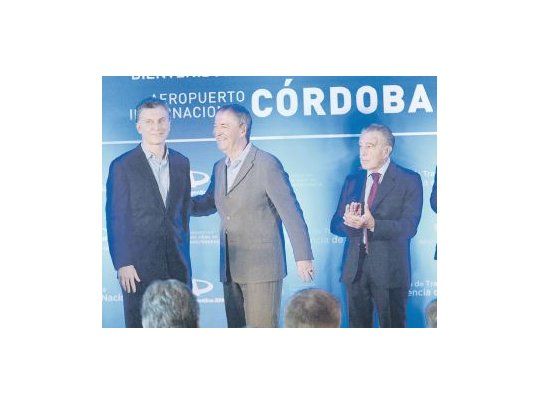Macri en Córdoba: nuevo aeropuerto y niebla