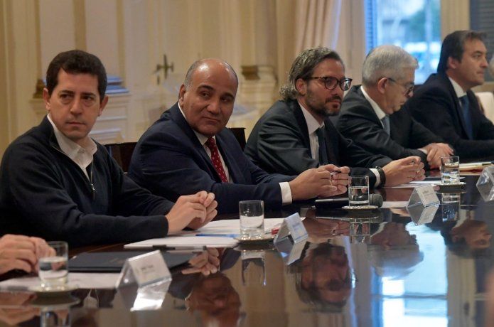 Tras la disparada del dólar, Manzur encabeza reunión de Gabinete en Casa Rosada.