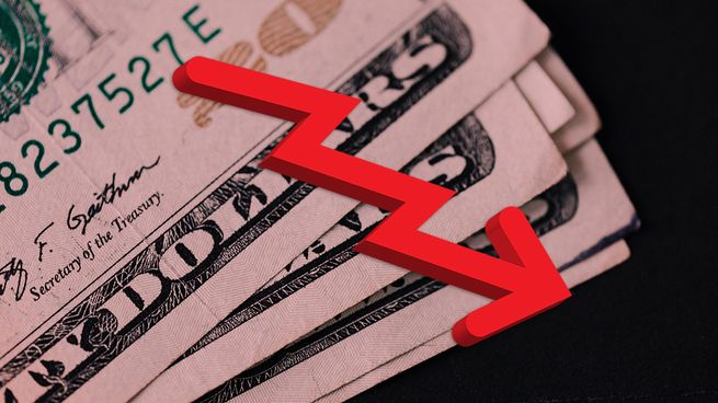 El dólar retrocedió y volvió a la franja de los 37 pesos.