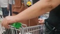 tiktok: se indigno en el supermercado porque una clienta se llevo todas las ofertas y fue viral