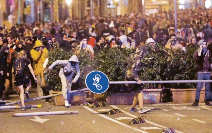 Tercera jornada de violencia en Barcelona