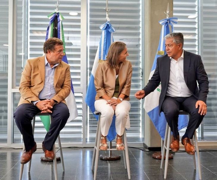 El Gobierno cerró los contratos de las represas del Comahue y aseguró inversiones por más de US$ 706 millones