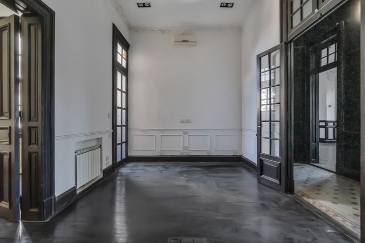 Una propiedad luminosa, de techos altos y con buenas opciones de circulación interna Una propiedad luminosa, de techos altos y con buenas opciones de circulación interna