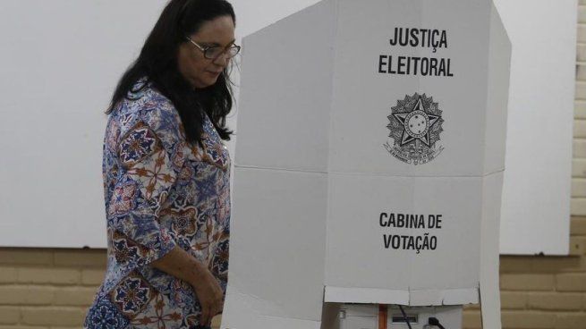 Votan más de 5.500 ciudades en Brasil este domingo.