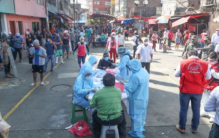 Perú teme hasta 115.000 nuevos muertos por una tercera ola de Covid-19