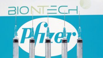 EXPECTATIVA. Pfizer y BioNTech afirmaron ayer que su vacuna genera una protección superior a la esperada contra el nuevo coronavirus.